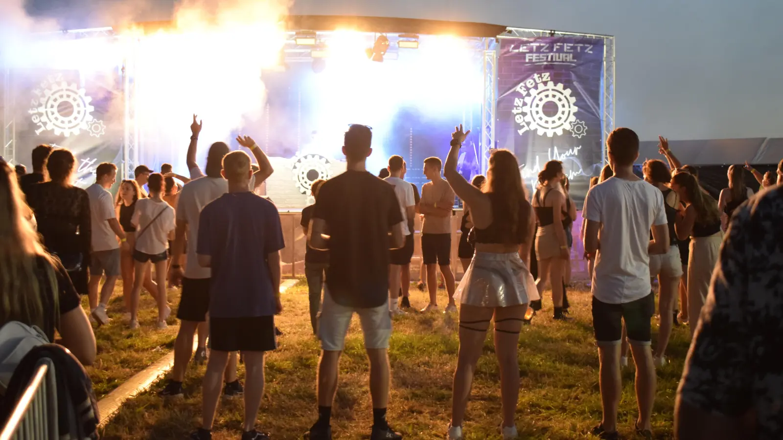 Mit treibenden Beats und Pyrotechnik: Im August vergangenen Jahres wurde auf einer Wiese südlich von Merkendorf „Letz fetz“ gefeiert. Eine Neuauflage ist zwar gewollt, aber noch ist nichts fix. (Archivfoto: Christina Özbek)