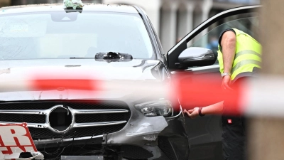 Nach der Autofahrt in der Fußgängerzone von Hofgeismar mit mehreren Verletzten gehen die Ermittlungen weiter.  (Foto: Florian Wiegand/dpa)