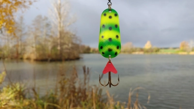 Mit Kunstködern dürfen Angler am Landschaftssee zunächst für zwei Jahre wieder auf Raubfische gehen. (Foto: Katrin Merklein)