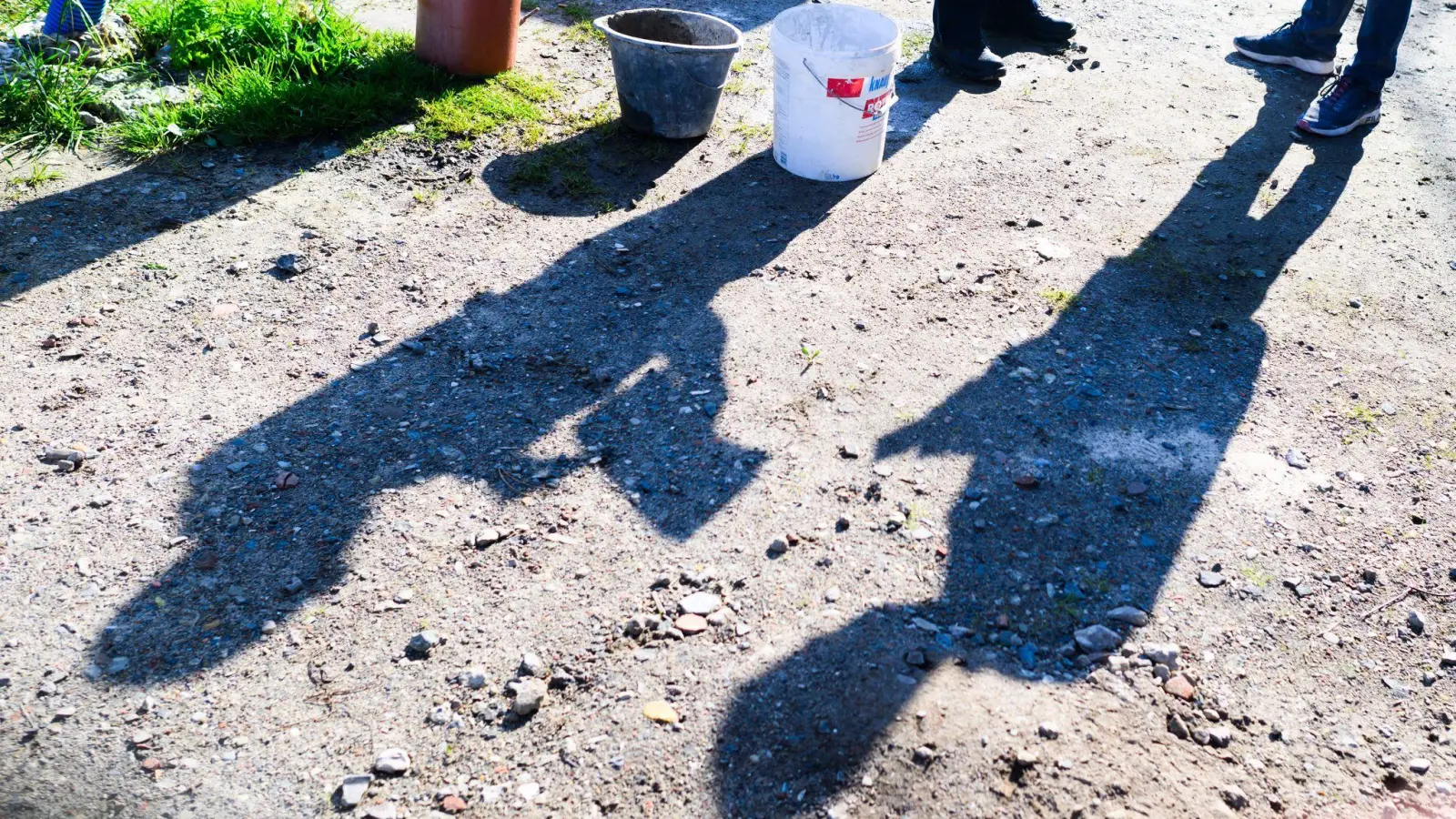 Die Schwarzarbeit in Deutschland wird 2025 laut einer Prognose zunehmen. (Symbolbild) (Foto: Julian Stratenschulte/dpa)