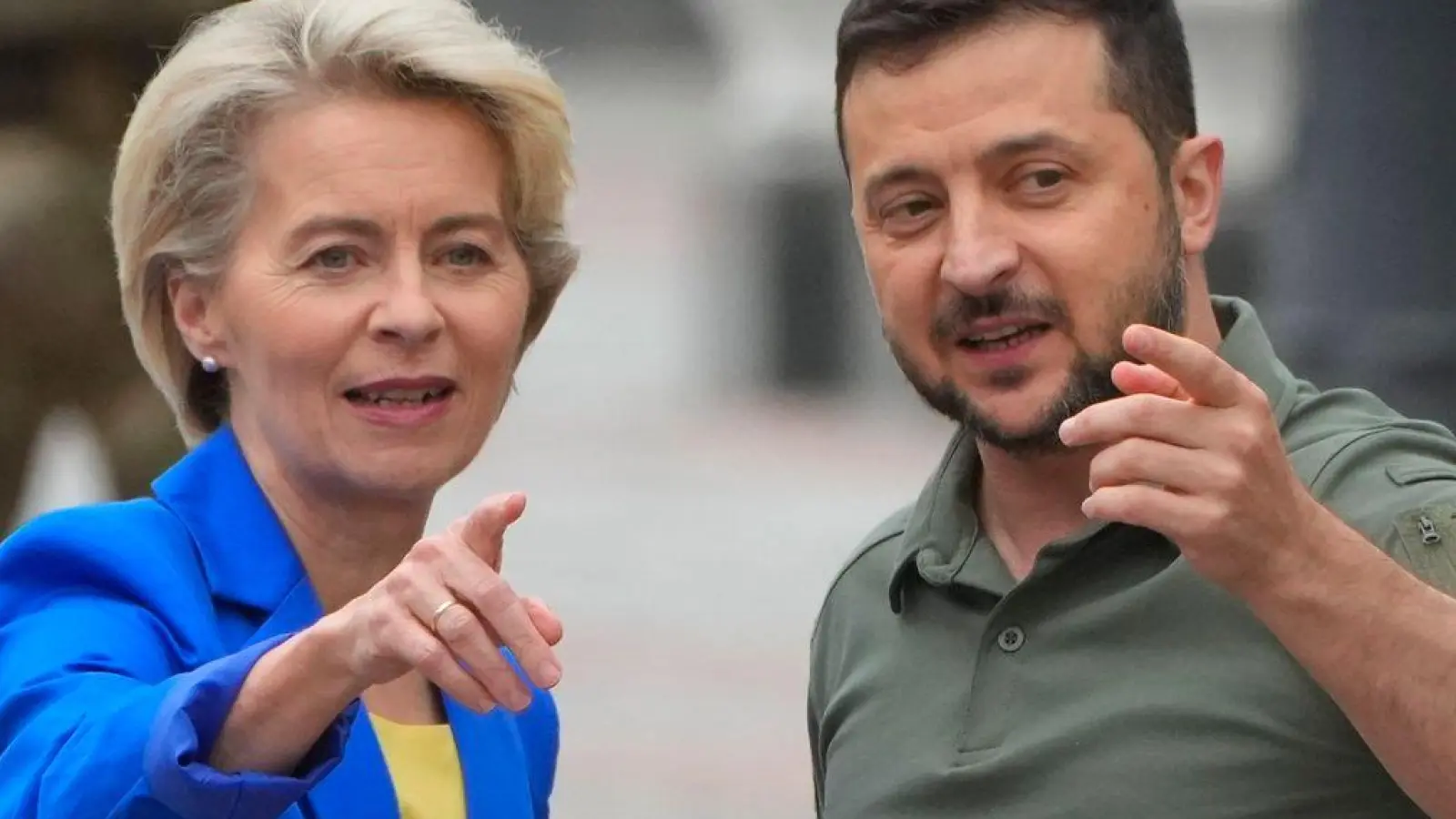 Wolodymyr Selenskyj (r.), Präsident der Ukraine, und EU-Komissionschefin Ursula von der Leyen. (Foto: Efrem Lukatsky/AP/dpa)