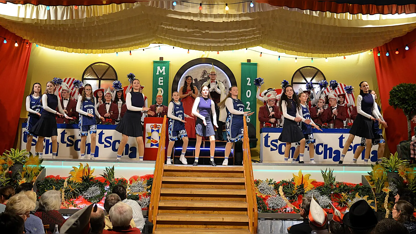 Für tänzerische Abwechslung sorgte beim Auftakt der Medine-Sitzungen in der TSV-Turnhalle die Jugendgruppe. (Foto: Daniel Ganzer)