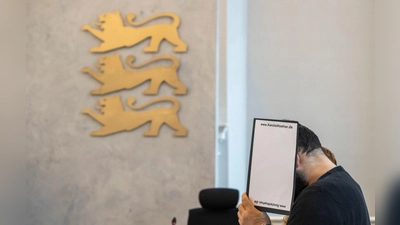 Ein Islamlehrer ist wegen sexuellen Missbrauchs und Körperverletzung von Minderjährigen vom Landgericht Ellwangen zu einer hohen Gefängnisstrafe verurteilt worden. (Archivbild) (Foto: Stefan Puchner/dpa)