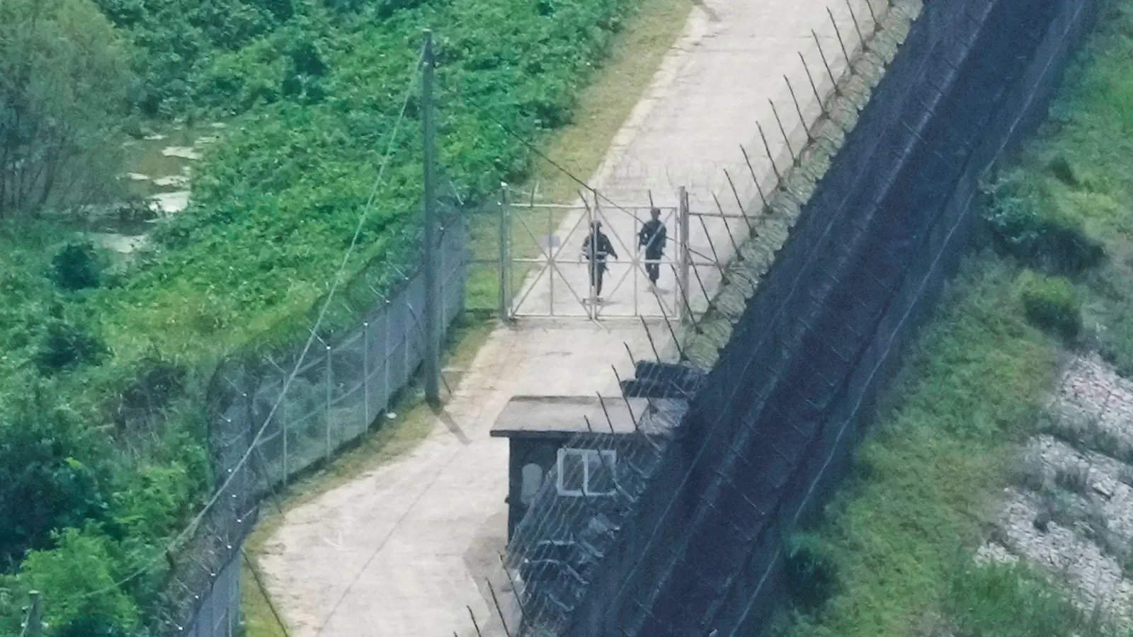Am Donnerstagabend ist es einem nordkoreanischen Mann gelungen, die hochgerüstete Grenze zu Südkorea zu überqueren. (Archivfoto) (Foto: Ahn Young-joon/AP)