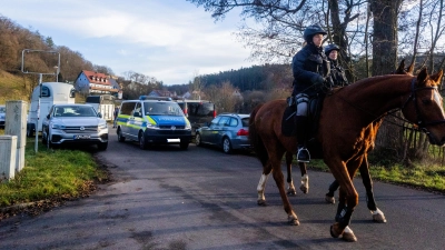 In Altschauerberg ist von der Winteredition des Schanzenfestes bis auf die Polizeipräsenz rein gar nichts zu spüren. (Foto: Evi Lemberger)