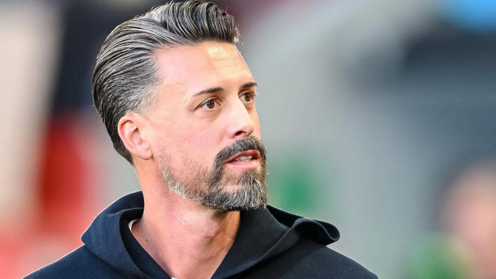 Nutzte die Länderspielpause für ein Testspiel: FCA-Coach Sandro Wagner. (Archivbild) (Foto: Harry Langer/dpa)