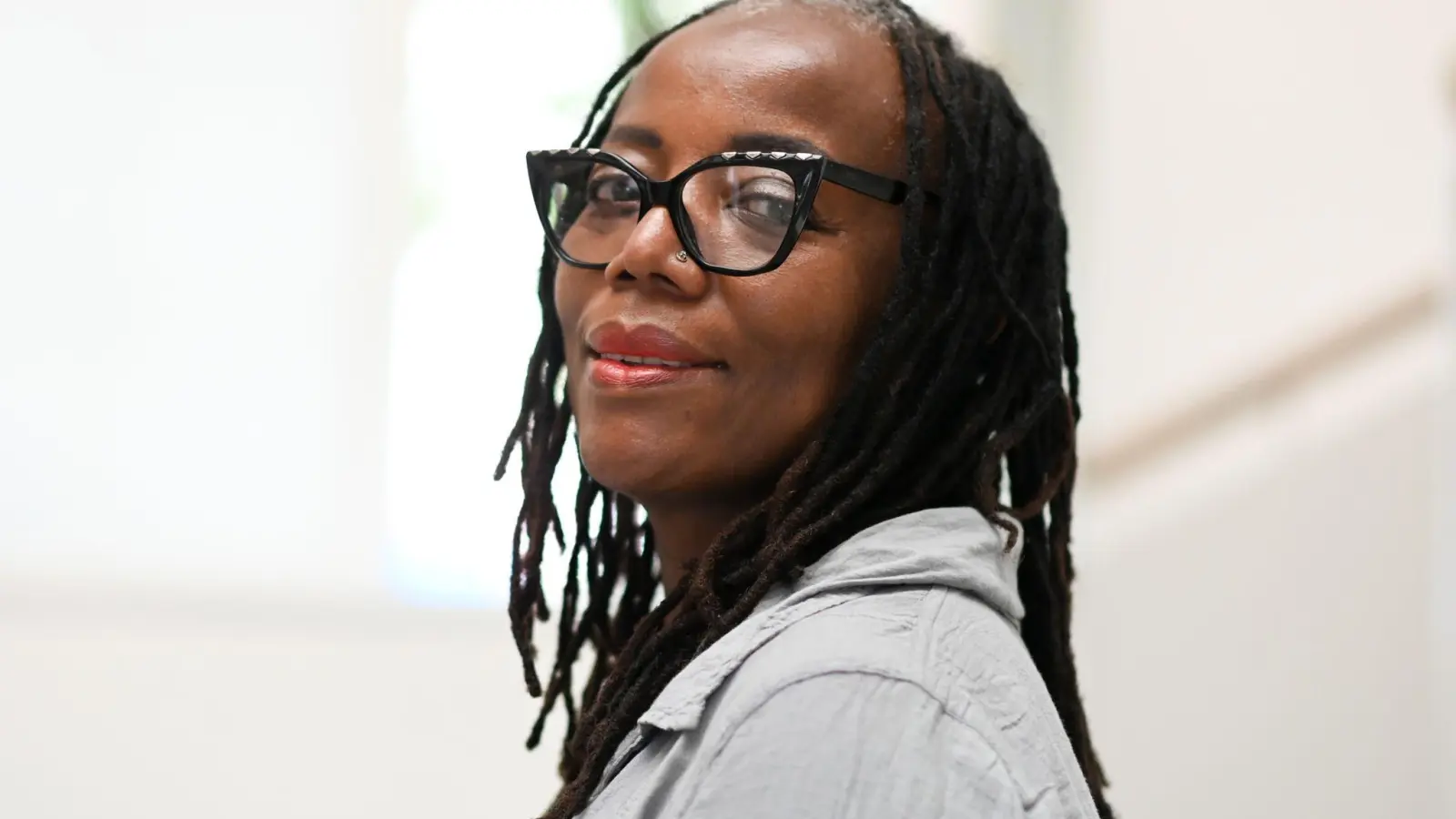 Die Autorin Tsitsi Dangarembga ist Trägerin des Friedenspreis des Deutschen Buchhandels. (Foto: Jens Kalaene/dpa)