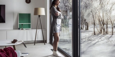 Neue Fenster verbessern die Energiebilanz und steigern den Wohnkomfort im Winter wie im Sommer. (Foto: DJD/Rehau)