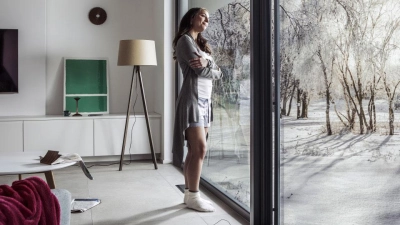 Neue Fenster verbessern die Energiebilanz und steigern den Wohnkomfort im Winter wie im Sommer. (Foto: DJD/Rehau)