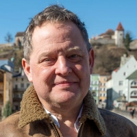 Burghausens Bürgermeister Schneider schildert die Folgen der PFOA-Belastung für die Stadt. (Archivfoto)    (Foto: Armin Weigel/dpa)