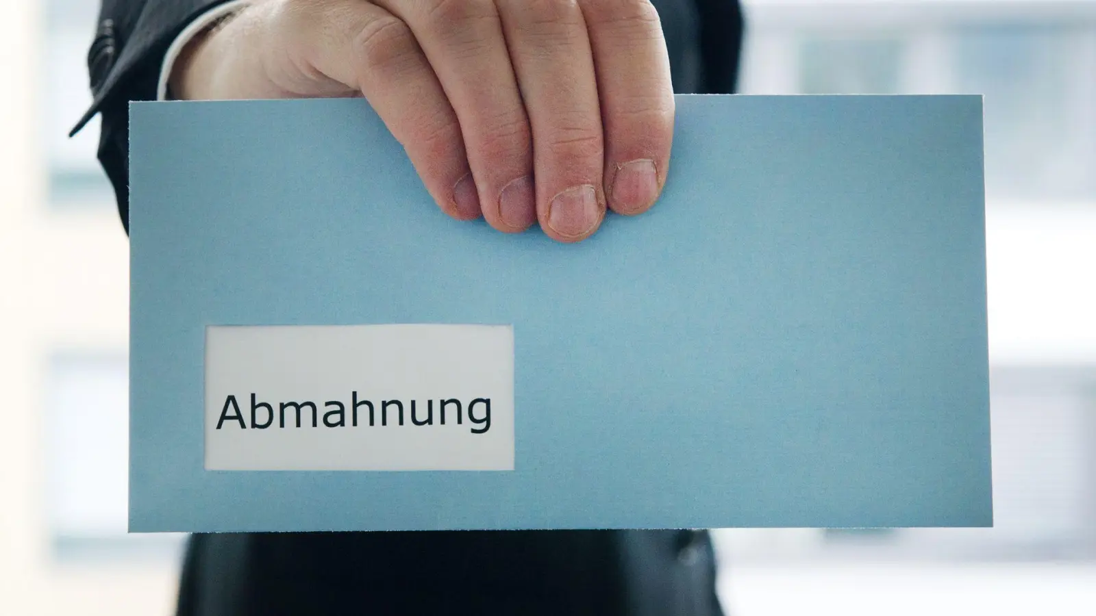 Eine Abmahnung ist regelmäßig Voraussetzung für eine verhaltensbedingte Kündigung. (Foto: picture alliance / dpa-tmn)