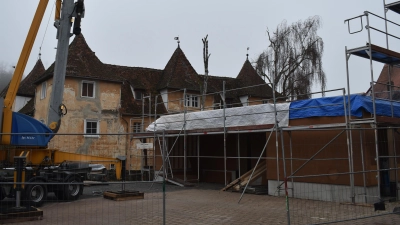 Donnerstag wurde mit dem Aufbau der Remise begonnen. Das Richtfest ist schon für 23. Dezember geplant. (Foto: Ute  Niephaus)