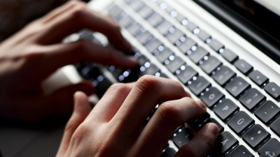 Der verstärkte Einsatz von KI könnte laut der Studie das Bruttoinlandsprodukt jährlich um 0,8 Prozentpunkte wachsen lassen.  (Foto: Karl-Josef Hildenbrand/dpa)