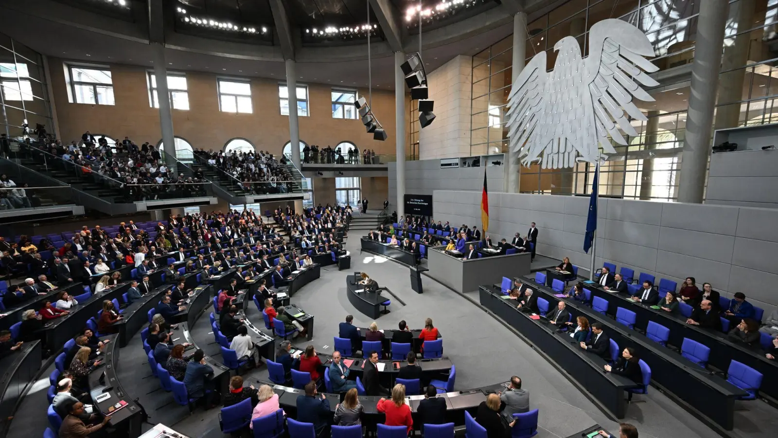 Bundestag - Sondersitzung zur Grundgesetzänderung (Foto: Bernd von Jutrczenka/dpa)