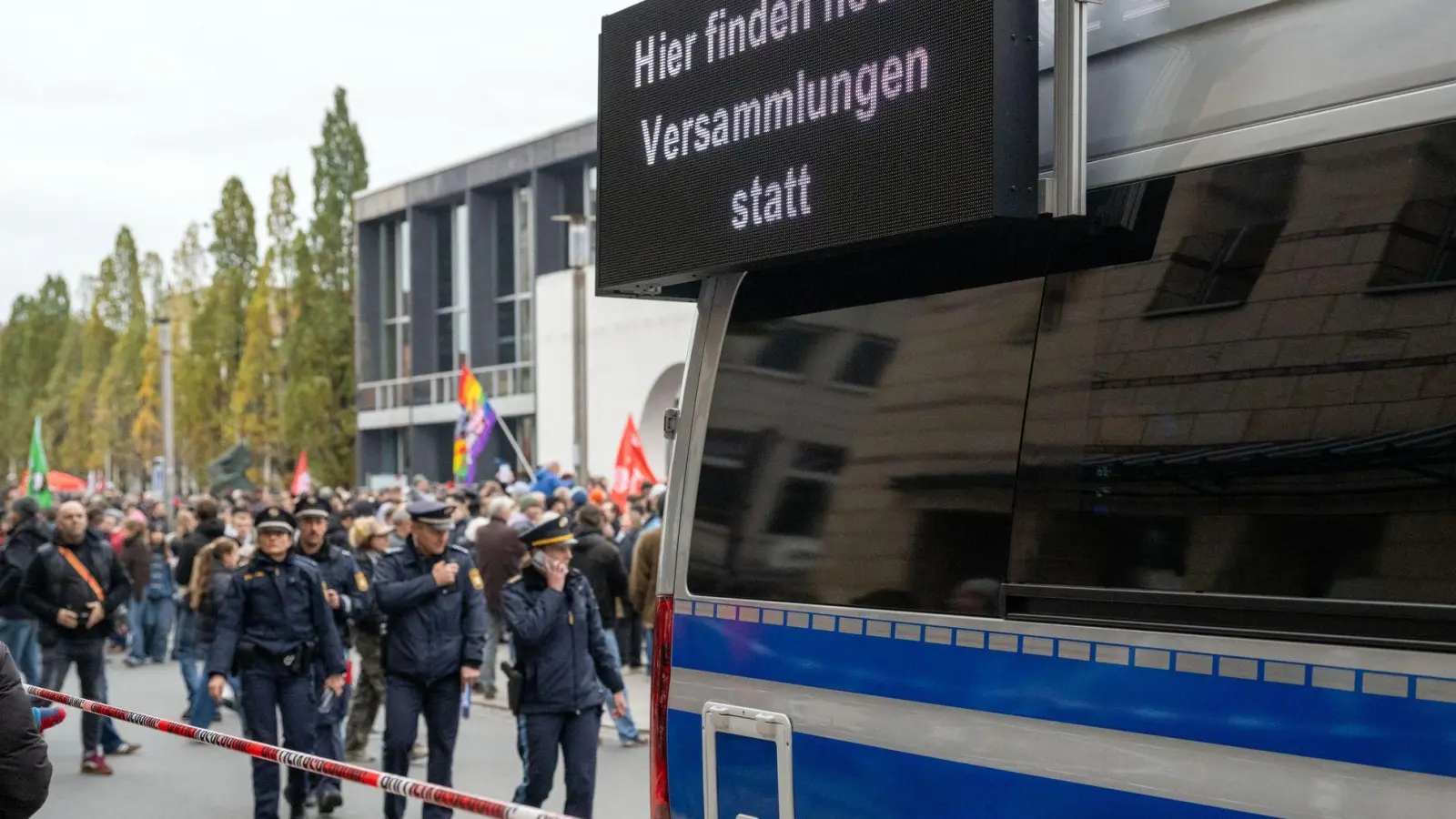 Auch in Nürnberg versammelten sich Menschen zu Jugendprotesten. (Foto: Pia Bayer/dpa)