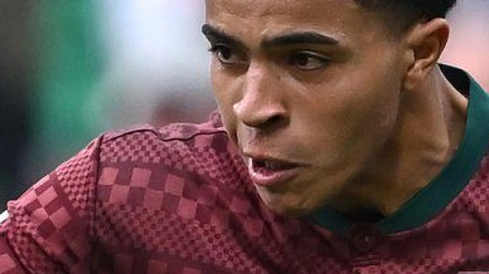 Noahkai Banks fällt beim FC Augsburg aus. (Archivbild) (Foto: David Inderlied/dpa)