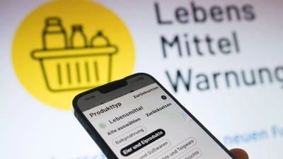 In Essstäbchen-Helfern der Supermarktkette Go Asia können gesundheitsschädliche Stoffe enthalten sein. (Symbolbild) (Foto: Sebastian Gollnow/dpa)