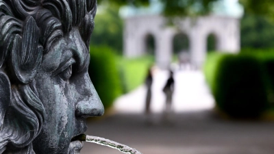 In München sollen Brunnen wieder sprudeln - aber sparsamer. (Illustration) (Foto: Sven Hoppe/dpa)