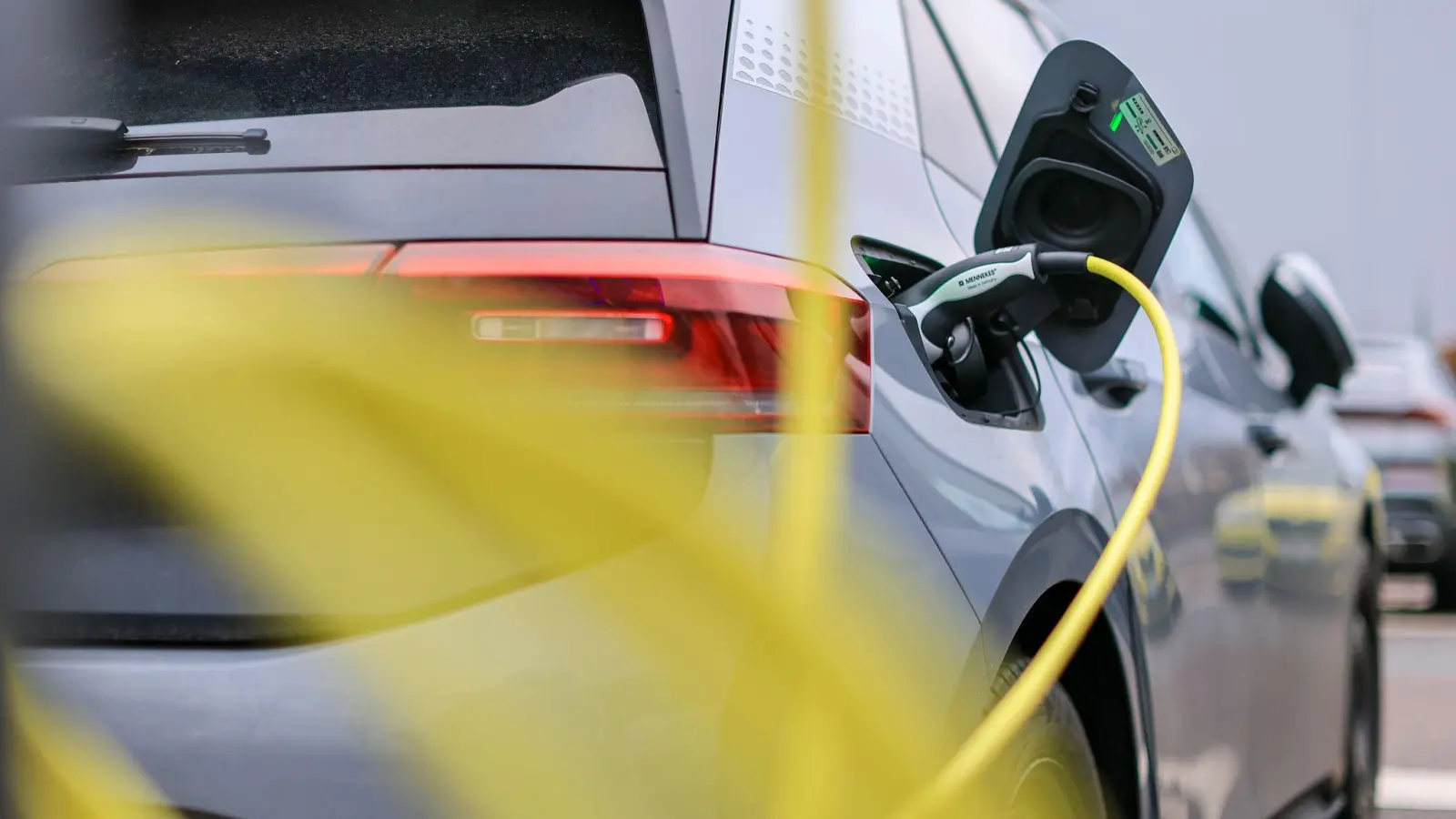 Das Programm der Bundesregierung fördert Kauf und Leasing von Elektroautos und bestimmter Plug-in-Hybride. (Archivbild) (Foto: Jan Woitas/dpa)