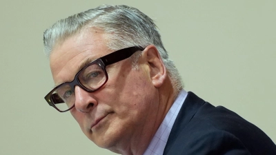 Auf Alec Baldwin kommt nun ein Zivilprozess zu. (Archivbild) (Foto: Ramsay de Give/Pool AFP/AP/dpa)