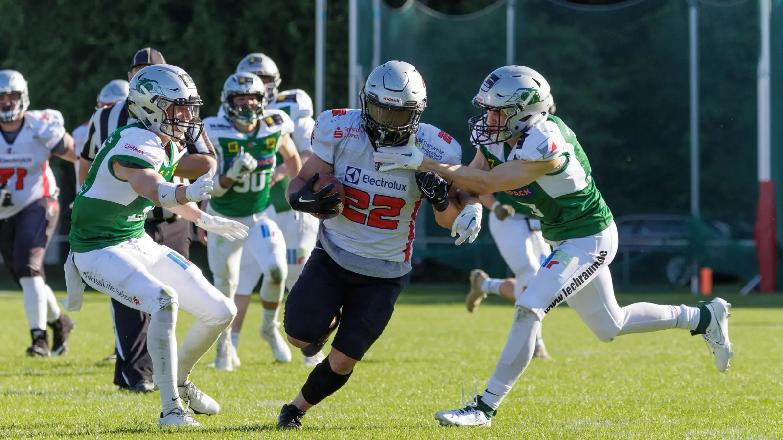 Dean Hufnagel (Bildmitte), der Runningback der Franken knights, steuerte zwei Touchdowns zum Sieg in Landsberg bei. (Foto: Thomas Lüdtke)