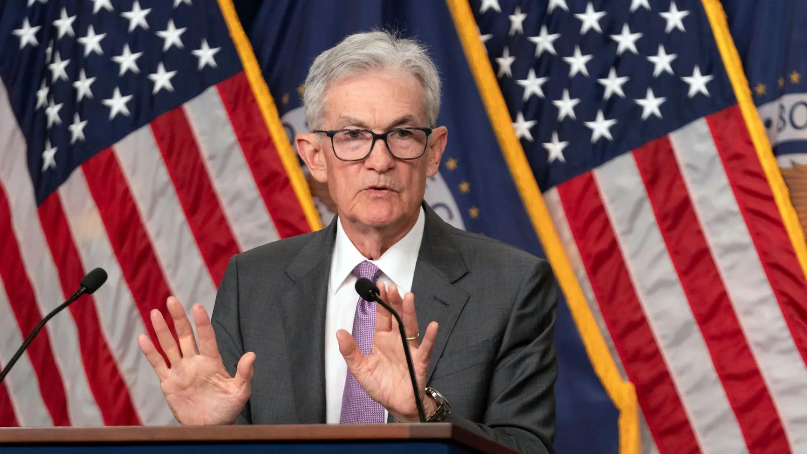 Fed-Chef Jerome Powell stellt eine Zinssenkung für September in Aussicht - solange die Wirtschaftsdaten das hergeben. (Foto: Jose Luis Magana/AP/dpa)