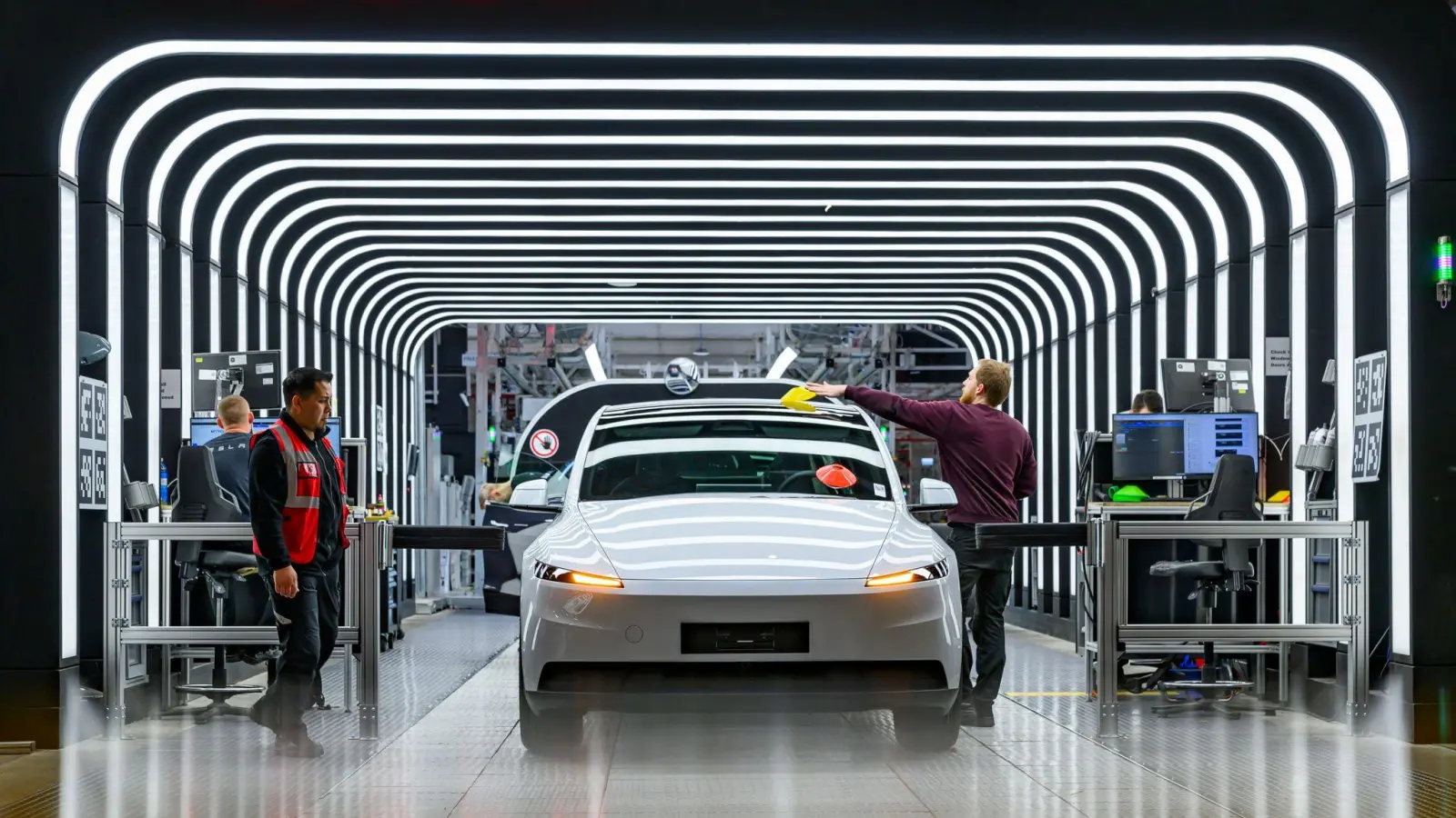 Teslas Auslieferungen gingen zuletzt zurück. (Archivbild) (Foto: Patrick Pleul/dpa)
