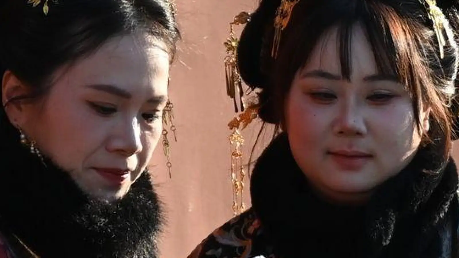 Traditionelle Kleidung und klassische Architektur sind auch in China der Renner für Social-Media-Inhalte.  (Foto: Johannes Neudecker/dpa)