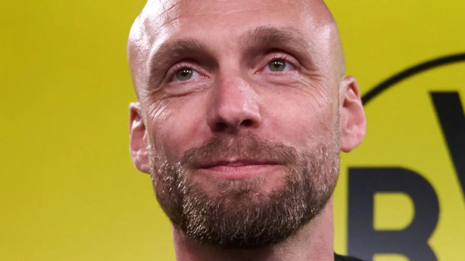 Selbstbewusst bei seinem Herzensclub: Der neue BVB-Sportdirektor Ole Book. (Foto: Bernd Thissen/dpa)