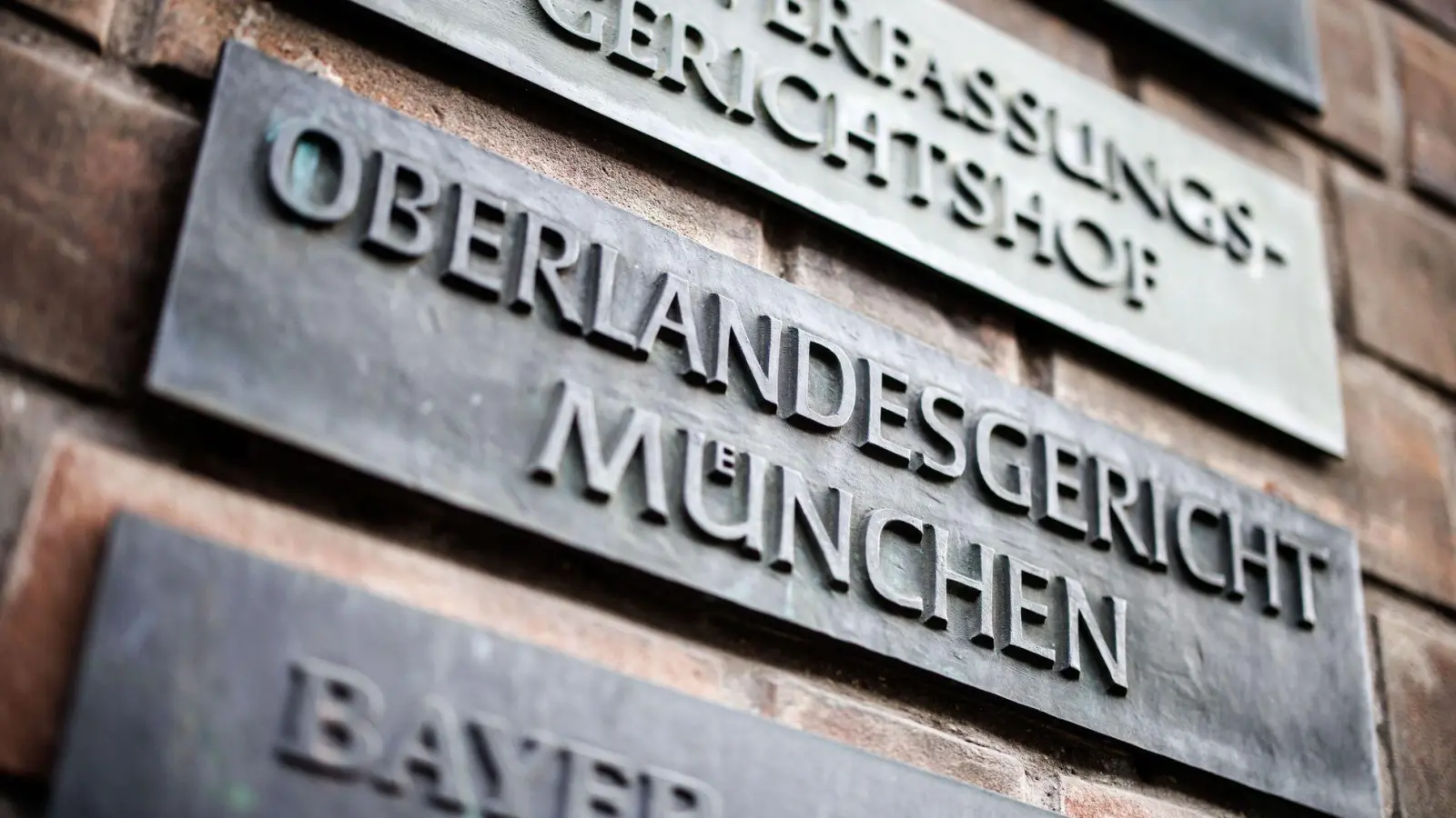 Eine Mutter mehrerer Kinder wird vor dem Oberlandesgericht München (OLG) wegen der Unterstützung des Islamischen Staats (IS) in Syrien angeklagt.(Symbolbild) (Foto: Matthias Balk/dpa/dpa-tmn)