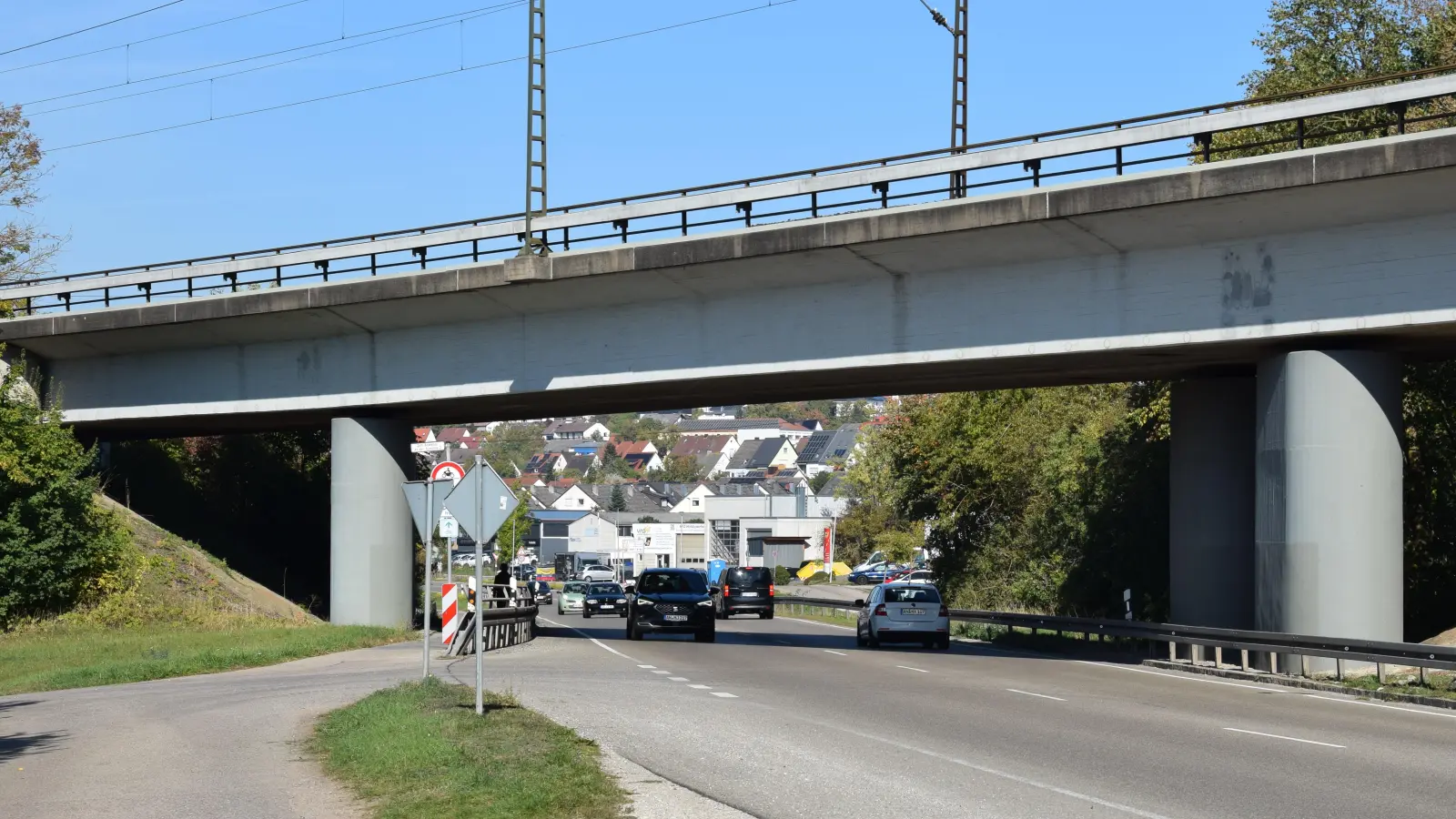 Der Straßenabschnitt bei der Aumühle zählt laut der Stadtverwaltung zu den am stärksten kontrollierten Orten im Zuständigkeitsbereich der Ansbacher Polizei. (Foto: Florian Schwab)