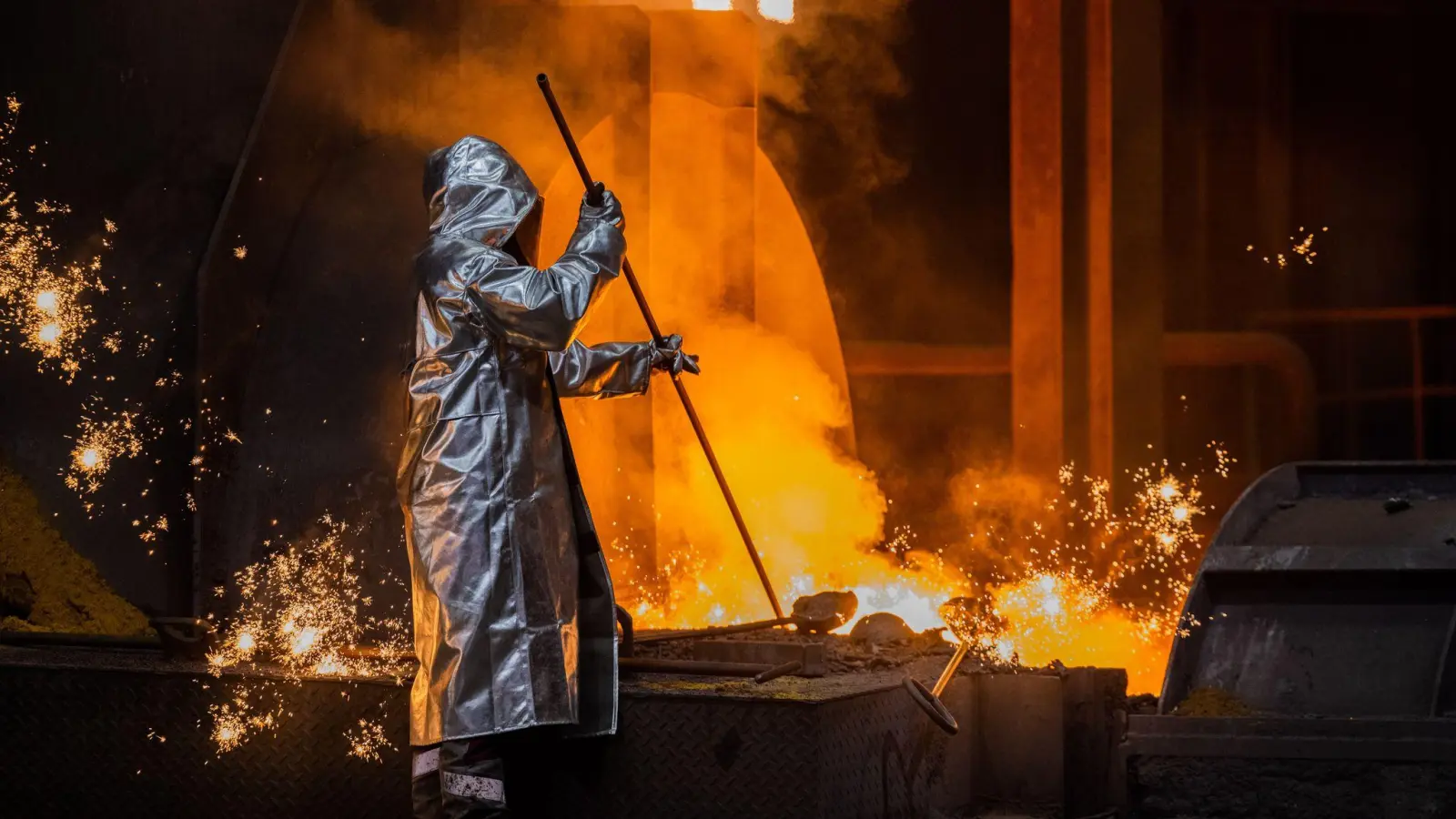 Das Gesamt-Arbeitsvolumen in Deutschland ist im vergangenen Jahr erstmals seit der Corona-Zeit wieder nach unten gegangen. (Foto: Rolf Vennenbernd/dpa)