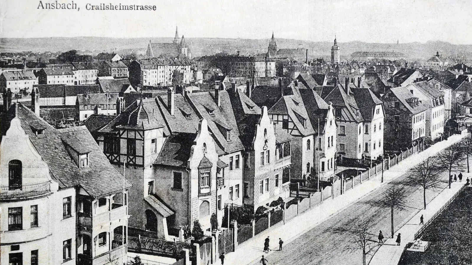 Die Straßen Ansbachs - hier eine Postkarte mit der historischen Ansicht der Crailsheimstraße - sind in den 1920-er Jahren oft noch eine staubige Angelegenheit. (Foto: Sammlung Breitschwert)