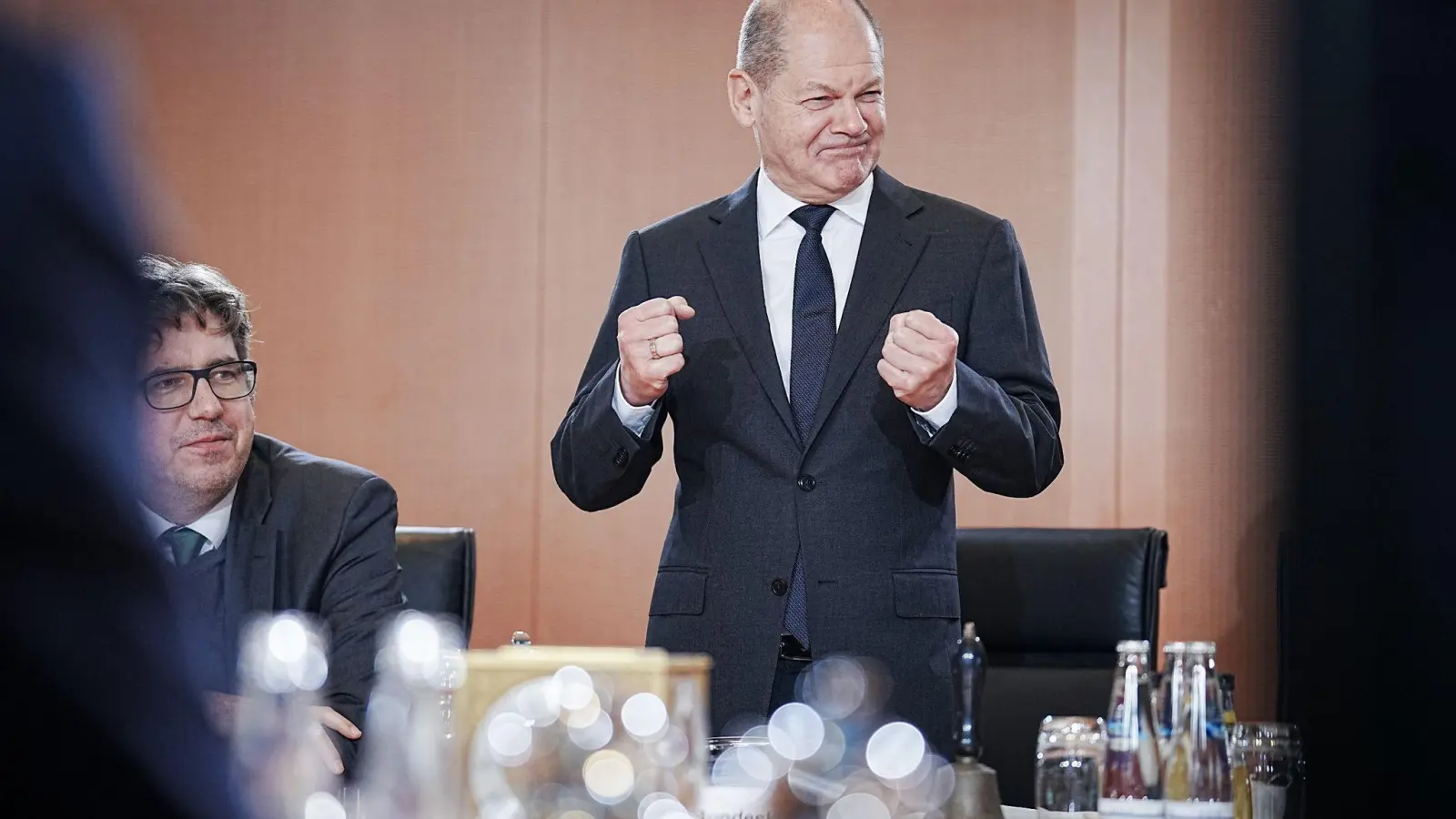 Bundeskanzler Olaf Scholz (SPD) hält  anlässlich des ersten Geburtstags der Ampelkoalition eine kurze Ansprache im Bundeskanzleramt. (Foto: Kay Nietfeld/dpa)