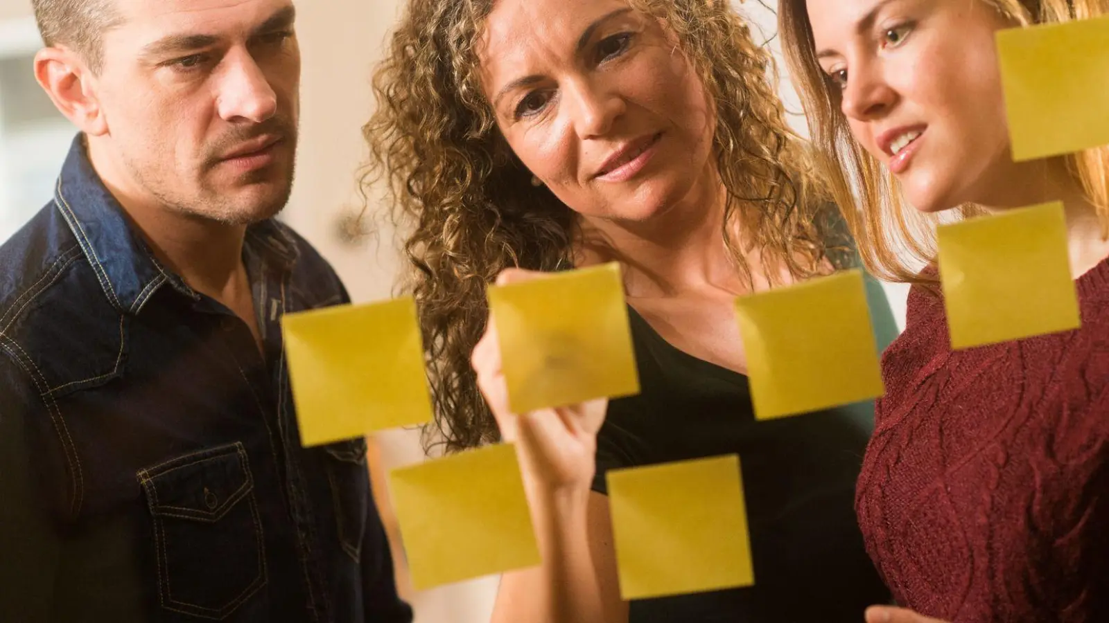 Empfehlungen aus dem Bekanntenkreis können dabei helfen, den passenden Coach zu finden. (Foto: Klaus-Dietmar Gabbert/dpa-tmn)