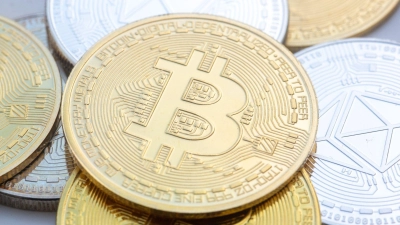 Die Kurse von Kryptowerten wie Bitcoin und Ethereum schwanken stark, Kritiker warnen vor Spekulationsblasen. Doch das Interesse ist groß. (Symbolbild) (Foto: Fernando Gutierrez-Juarez/dpa)
