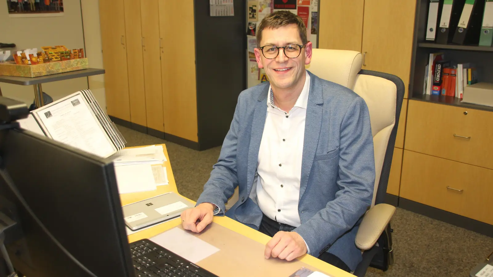 Tobias Herber ist der neue Schulleiter am Platen-Gymnasium. Lehrer zu werden, war schon seit der ersten Klasse sein Berufswunsch. (Foto: Robert Maurer)