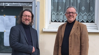 Werner Leibrich (rechts) macht nach 12 Jahren als Bürgermeister von Wittelshofen Schluss, das Zepter übernimmt ab 1. Mai Norbert Lenz. (Foto: Albert Schülein)