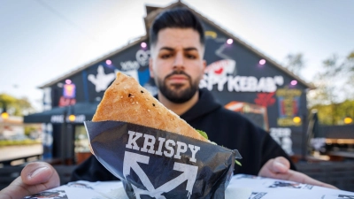 „Einmal Döner, aber schön krispy!“ (Foto: Friso Gentsch/dpa)
