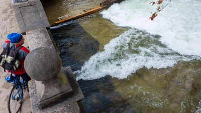Wann der Surfspot wieder funktionsfähig ist, ist unklar. (Archivbild) (Foto: Peter Kneffel/dpa)