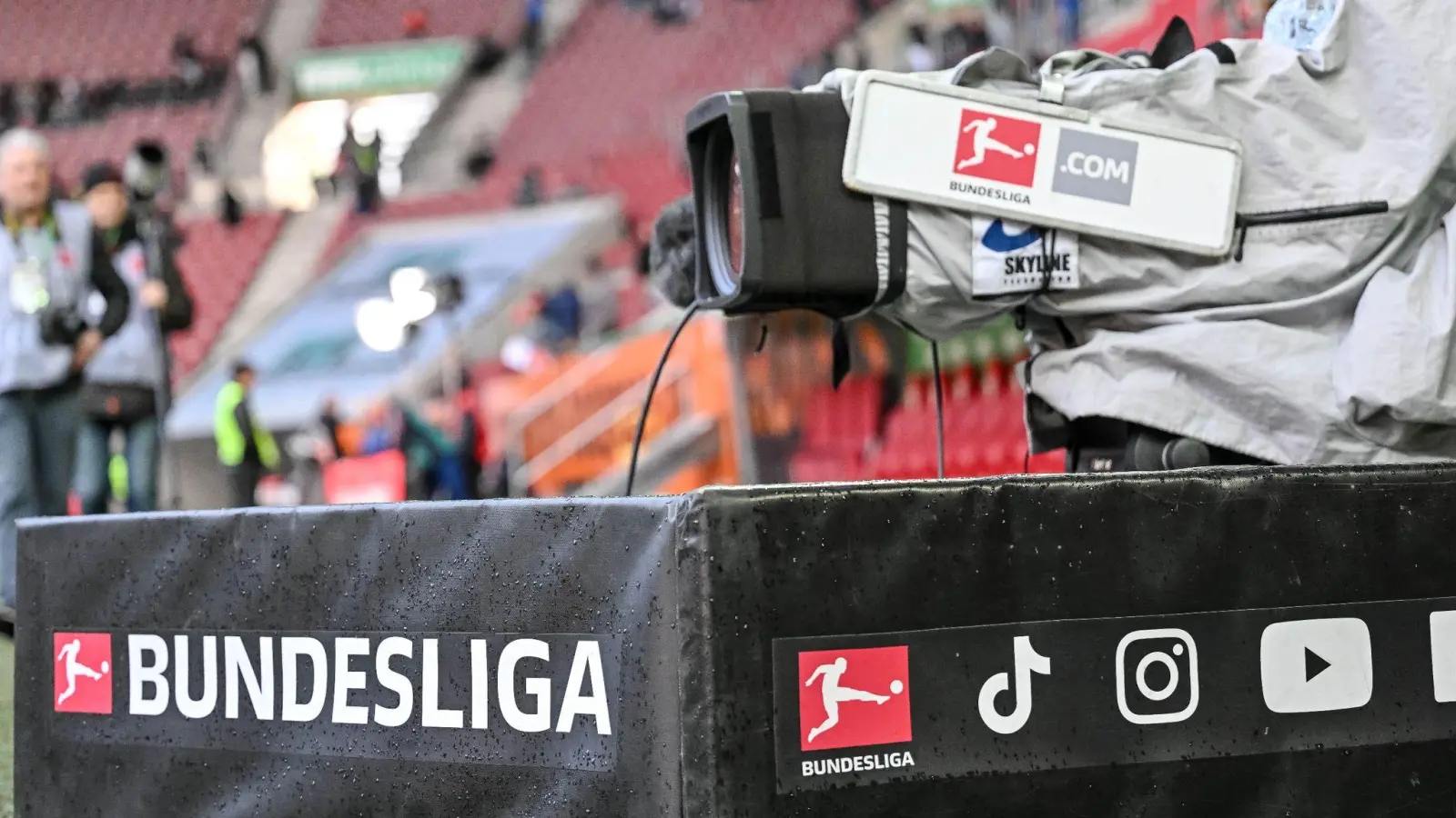 Die Vorbereitungen für den Verkauf der Medienrechte der Fußball-Bundesliga laufen auf Hochtouren. (Foto: Harry Langer/dpa)