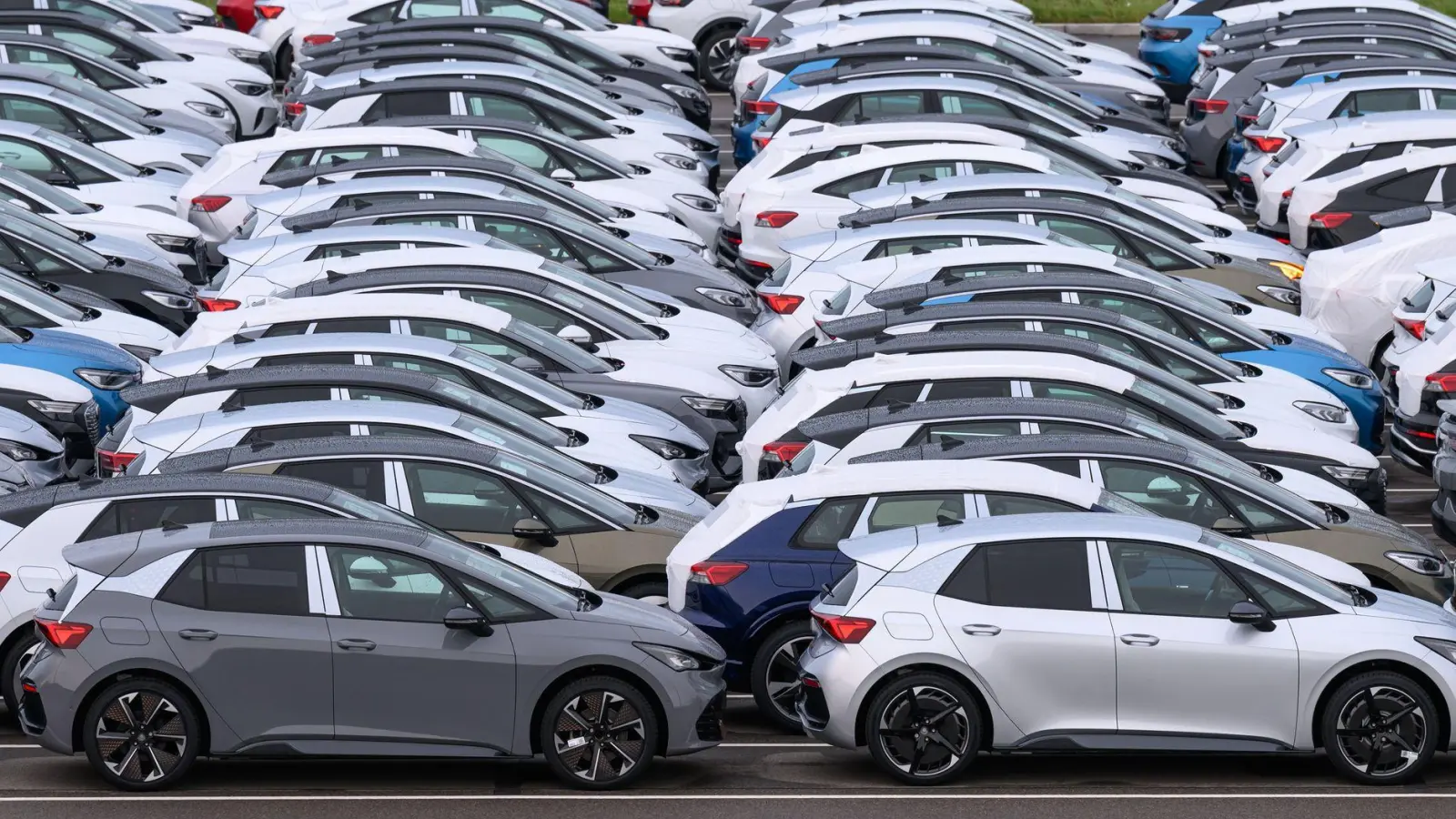 Volkswagen leidet unter den schwachen Verkaufszahlen in China und bei E-Autos. (Archivbild) (Foto: Hendrik Schmidt/dpa)