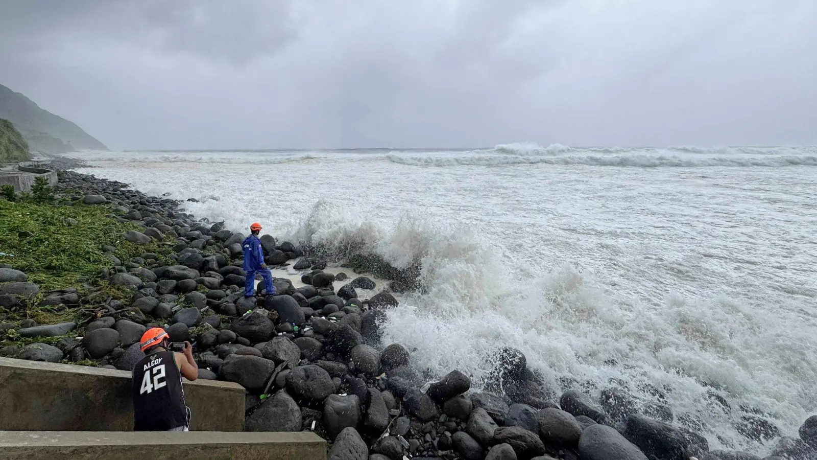 Die staatliche Wetteragentur Pagasa warnt vor lebensbedrohlichen Bedingungen. (Foto: Justine Mark Pillie Fajardo/AP/dpa)