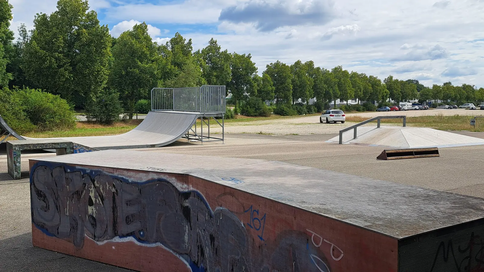 Durch die neue Anlage wird der alte Skateplatz am ehemaligen Messegelände eigentlich nicht mehr gebraucht. Jugendliche nutzen ihn in ihrer Freizeit aber immer noch. (Foto: Florian Schwab)