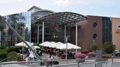 Die Entwicklung des Ansbacher Brücken-Centers stimmt die Verantwortlichen zuversichtlich. „Ich bin zufrieden”, sagt Center-Chef Andreas Schmid. (Foto: Florian Schwab)