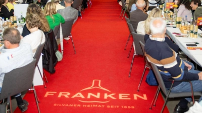 Erstmals kämpft ein Mann um die Weinkrone. (Archivbild) (Foto: Julien Becker/dpa)