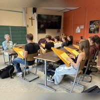 Die neunte Klasse lernte das Harfespielen anhand eines deutsch-jüdischen Liedes von 1912 aus Berlin. (Foto: Eli Hirsch )