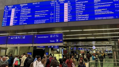 Das Hochwasser führte zu massiven Problemen im Bahnverkehr. (Foto: Ernst Weiss/APA/dpa)