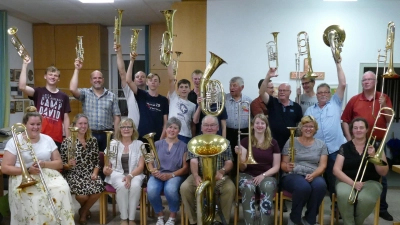 Der Posaunenchor Dachsbach will bei einem Weltrekordversuch in Nürnberg mitwirken. Dieses Foto der Gruppe stammt noch vom 70. Geburtstag des Ensembles.  (Archivbild: Theo Kretzmann)