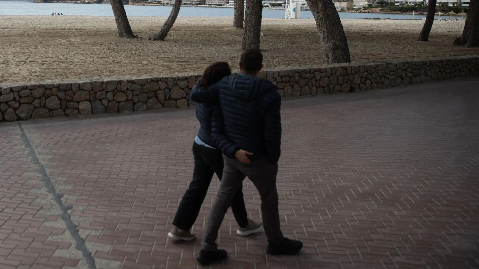 Der Unfall ereignete sich gegen 21.30 Uhr. (Archivbild) (Foto: Clara Margais/dpa)